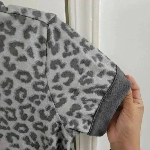 Beautiful LUCKY BRAND Blouse for Women Animal Printed SZ S/CH  Gray Color - Picture 4 of 10